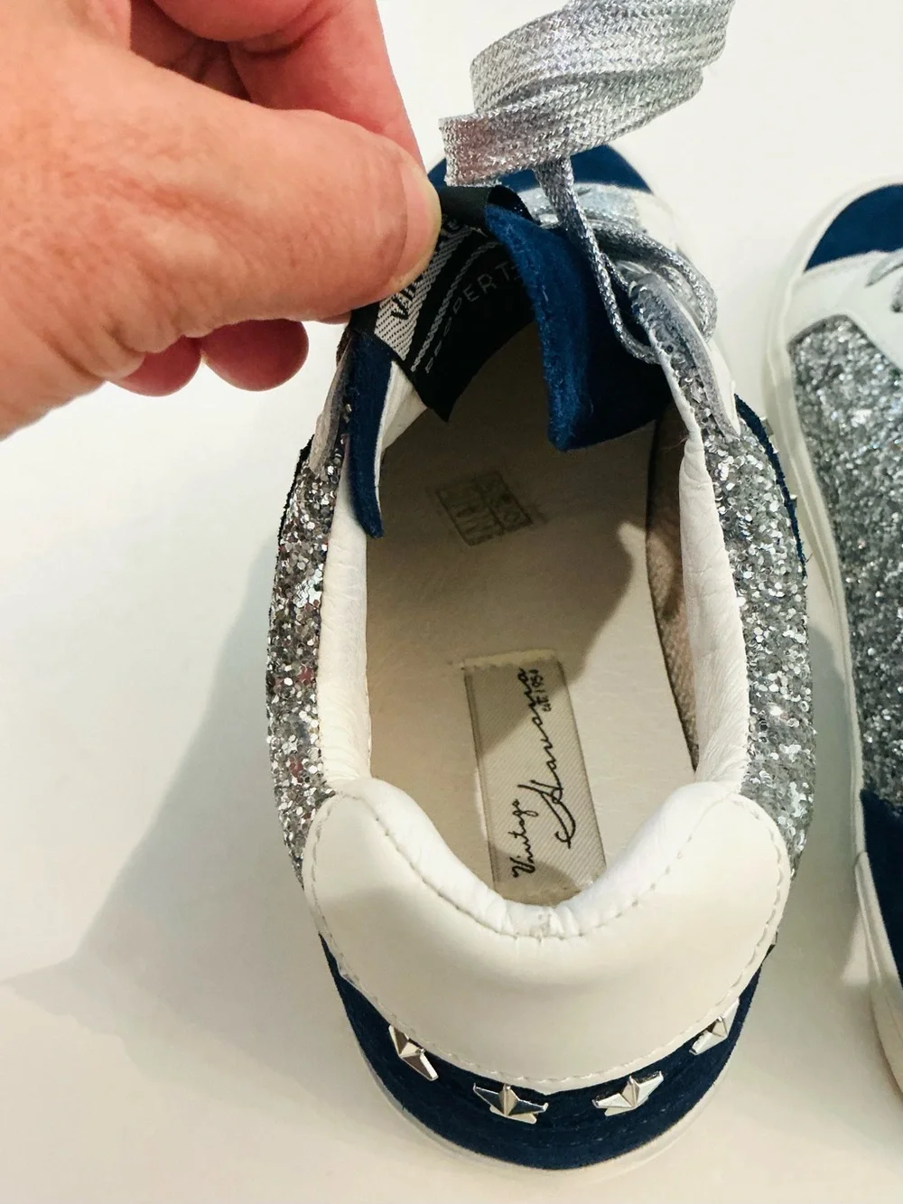 VINTAGE HAVANA, Yaya Glitter Low-Top Sneaker in Navy/Silver Multi, Size 8